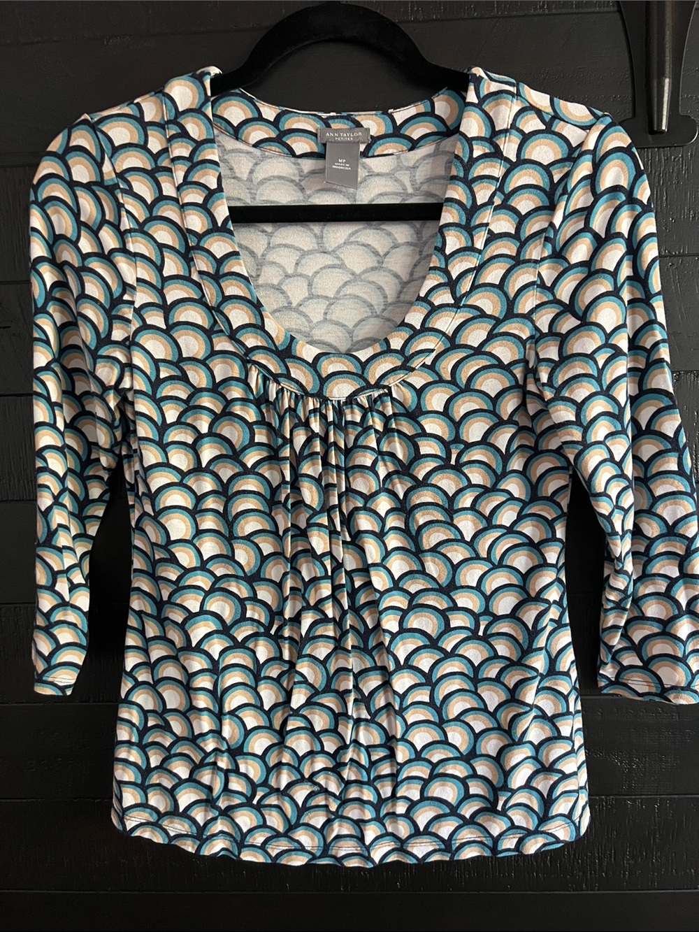Ann Taylor Scoop Neck Top in Teal, Ivory & Gold Scallop Print